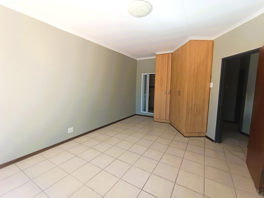 4 Bedroom Property for Sale in Langenhovenpark Free State